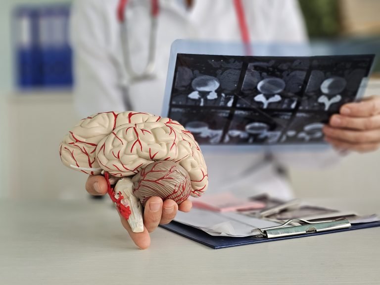 Consulta de Neurología: Tu Primer Paso hacia la Recuperación